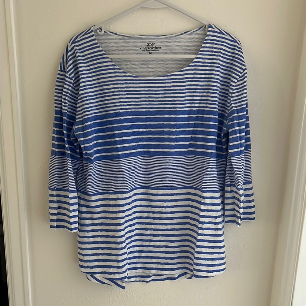 White and blue relaxed blouse with crew neck and 3/4 sleeves